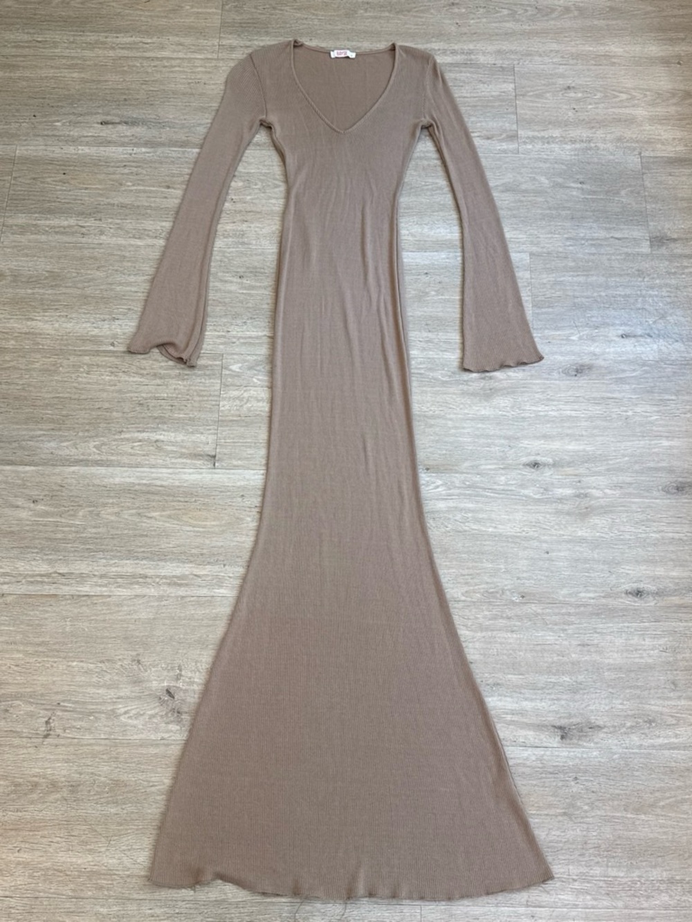Bayse Taupe V-Neck Ribbed Maxi Dress Small